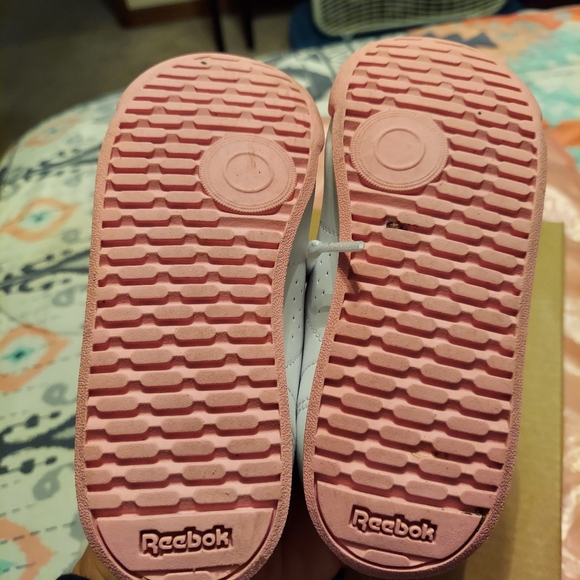 Reebok - Picture 4 of 5